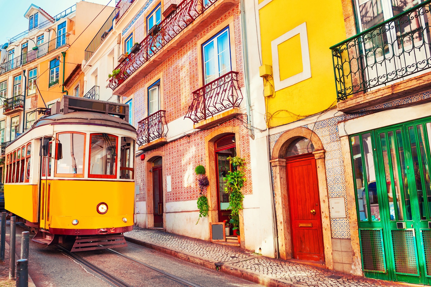 The 5 Most Beautiful Streets in Lisbon: vibrant and picturesque